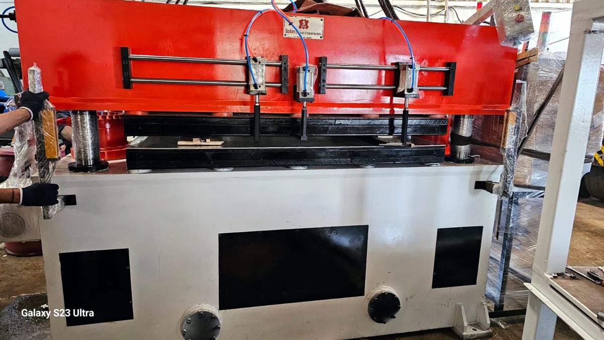 SOKIM hydraulic hot bed clicking press 150 ton