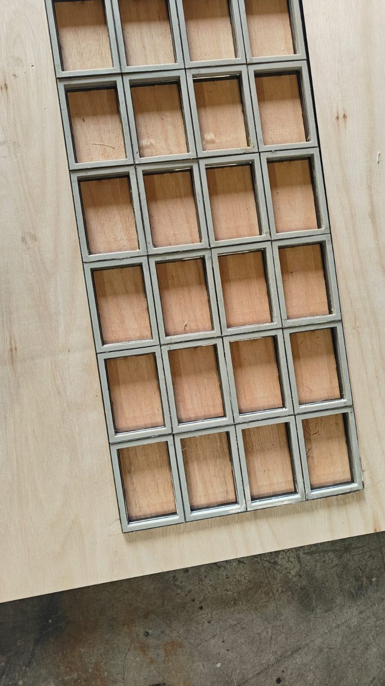 Sealing and cutting die wooden closeup precision steel rule - SOKIM